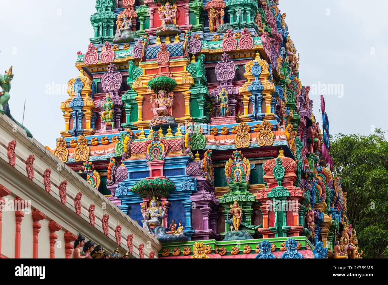 Design esterno del Tempio di Sri Thendayuthapani, stile architettonico dravidiano. Singapore. Foto Stock