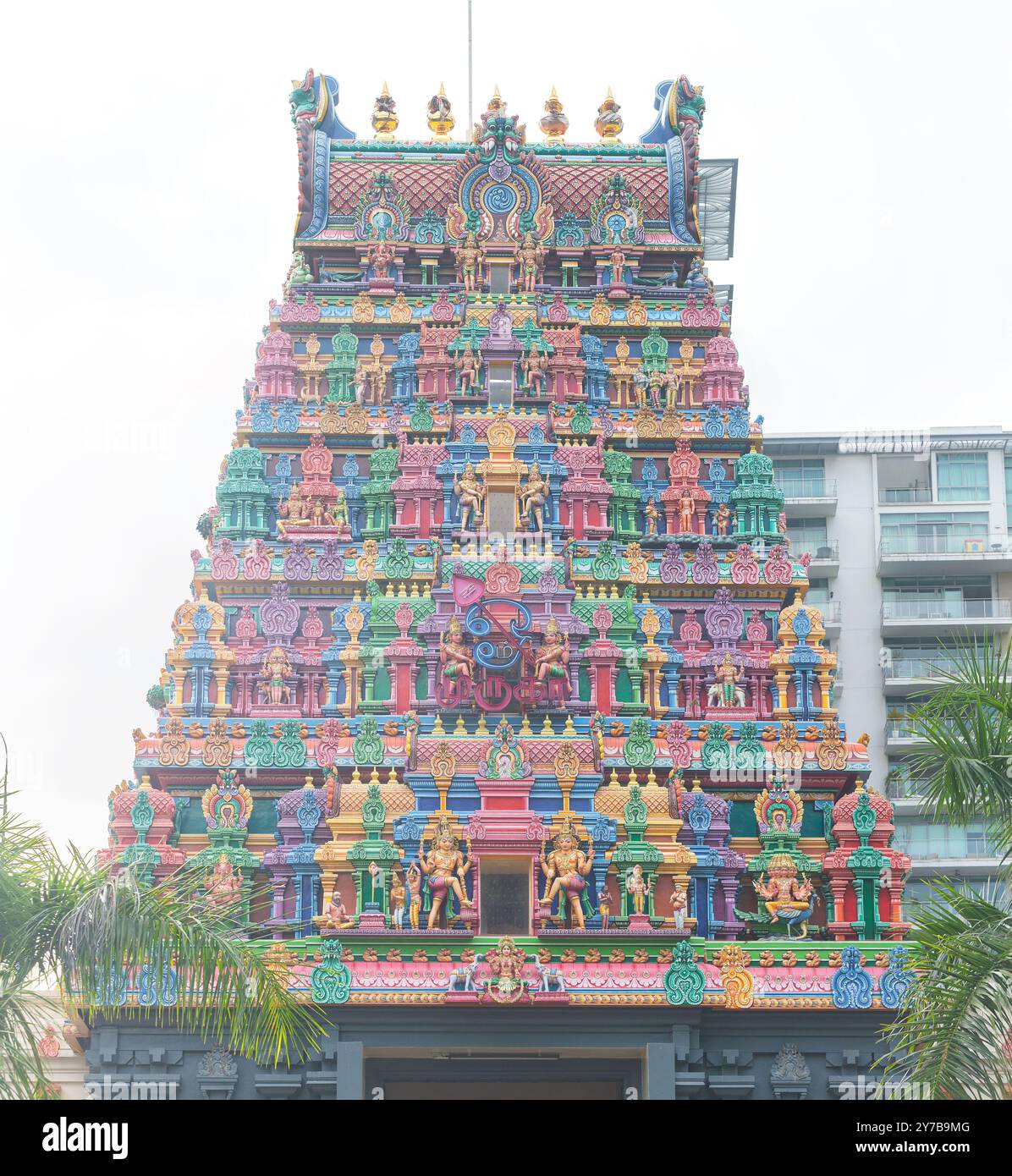 Design esterno del Tempio di Sri Thendayuthapani, stile architettonico dravidiano. Singapore. Foto Stock