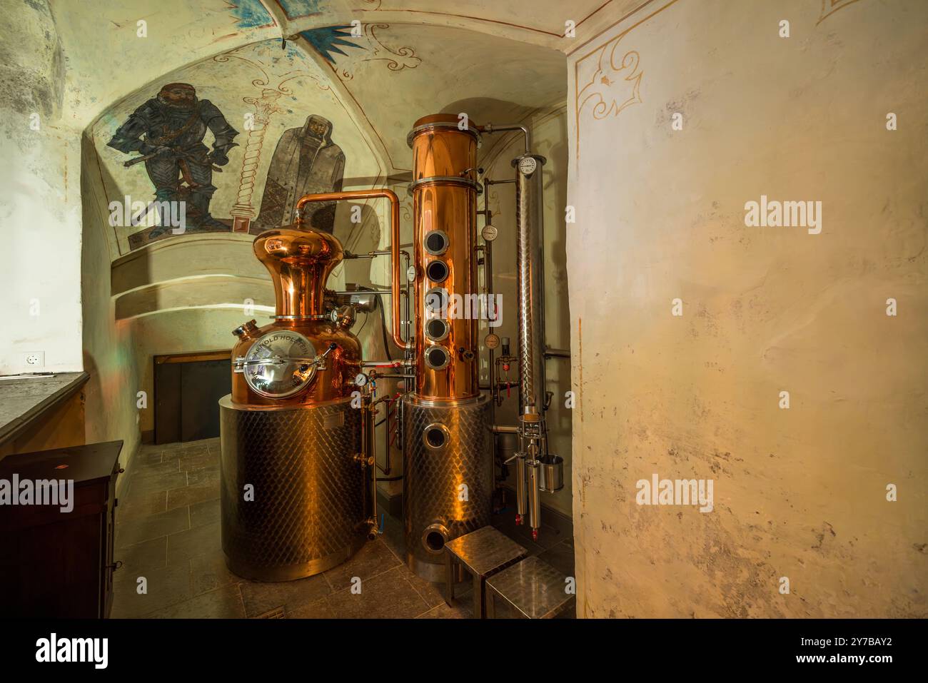 Distilleria all'interno delle mura del castello di Mellenthin. Schlossallee, Usedom-Süd, Meclemburgo-Vorpommern, Germania Foto Stock