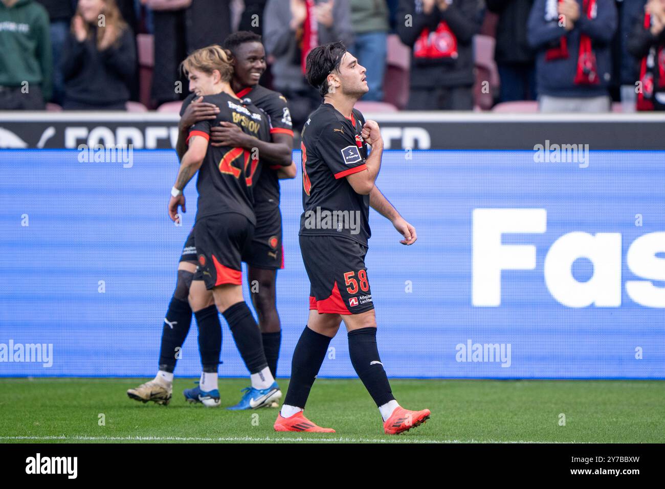 Herning, Danimarca. 29 settembre 2024. I giocatori del Midtjylland tifanno il tifo dopo che Aral Simsir ha pareggiato 1-1 durante la partita di super campionato tra FC Midtjylland e Viborg FF all'MCH Arena di Herning domenica 29 settembre 2024. (Foto: Bo Amstrup /Ritzau Scanpix) credito: Ritzau/Alamy Live News Foto Stock