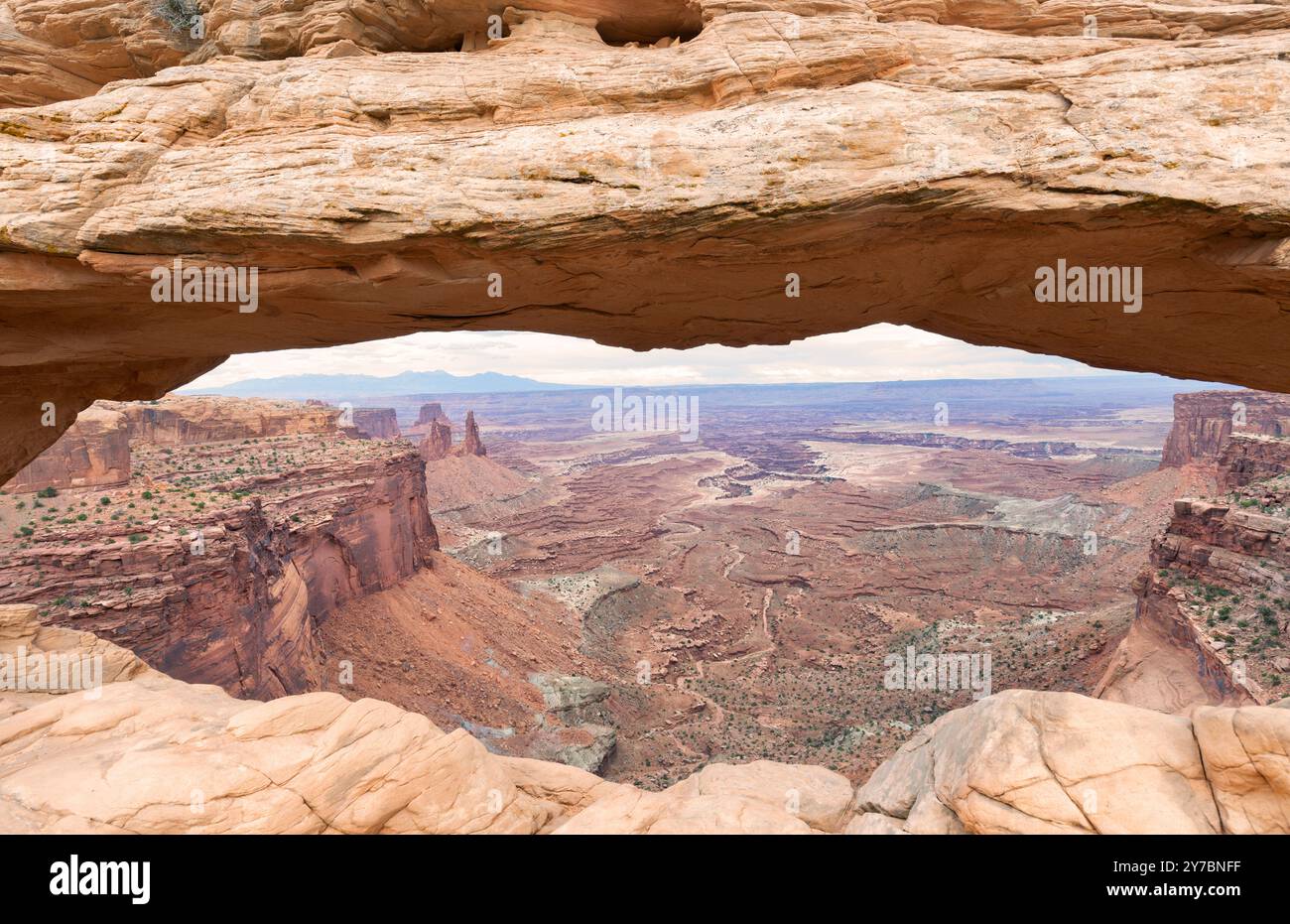 Mesa Arch at Sunrise, Canyonlands National Park nel sud-est dello Utah, Stati Uniti Foto Stock