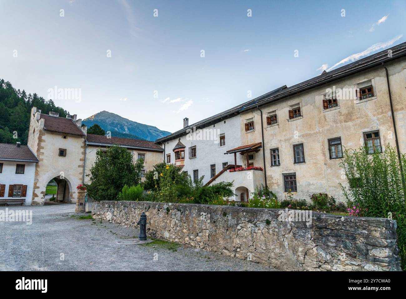 Convento benedettino di San Giovanni, Müstair, Grigioni, Svizzera Foto Stock