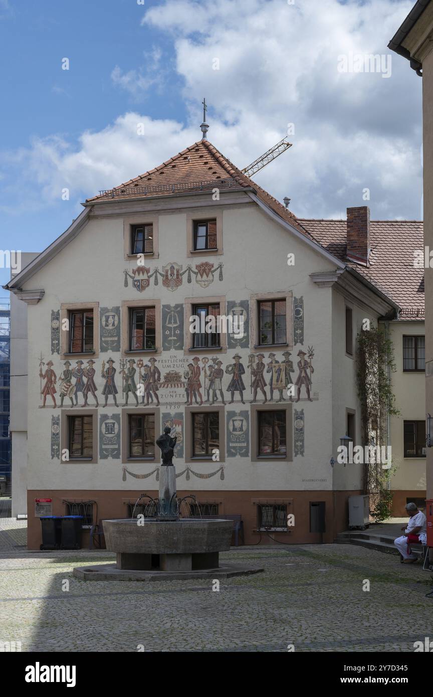 Pittura storica sulla facciata della biblioteca cittadina, Bad Kissingen, bassa Franconia, Germania, Europa Foto Stock