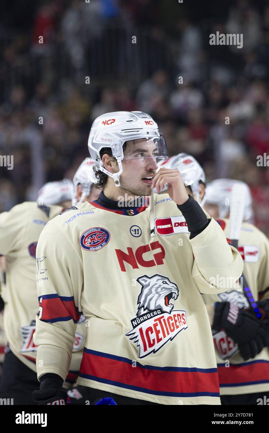LanxessArena, Colonia, Renania settentrionale-Vestfalia, Julius Karrer (Tigri di ghiaccio di Norimberga, n. 6), PENNY DEL, Cologne Sharks- Norimberga Ice Tigers il 27/09/2024 Foto Stock