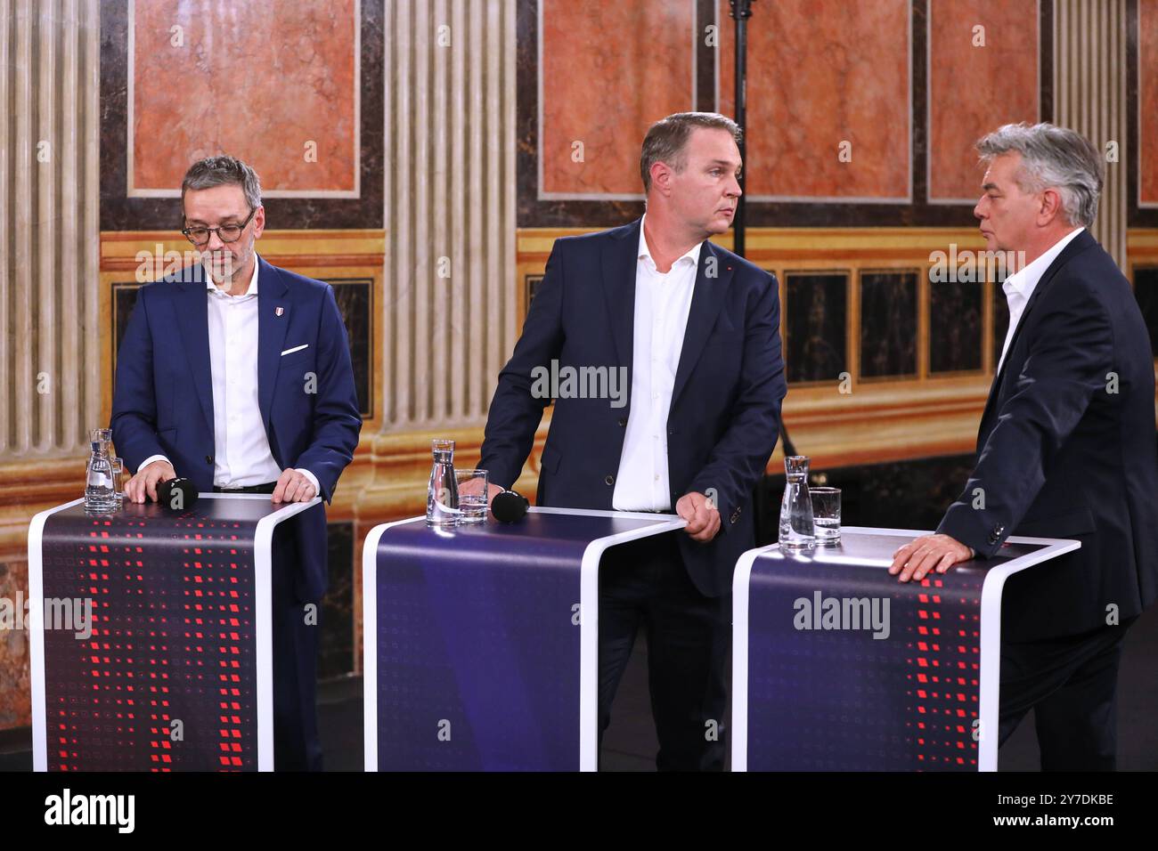 Wien, Österreich, 29.09.2024: Parlamentsgebäude: Elefantenrunde im ORF: Herbert Kickl, FPÖ, Andreas Babler, SPÖ, Werner Kogler, Grüne *** Vienna, Austria, 29 09 2024 edificio del Parlamento Elephant round su ORF Herbert Kickl, FPÖ, Andreas Babler, SPÖ, Werner Kogler, Green Copyright: xdtsxNachrichtenagenturx dts 47888 Foto Stock