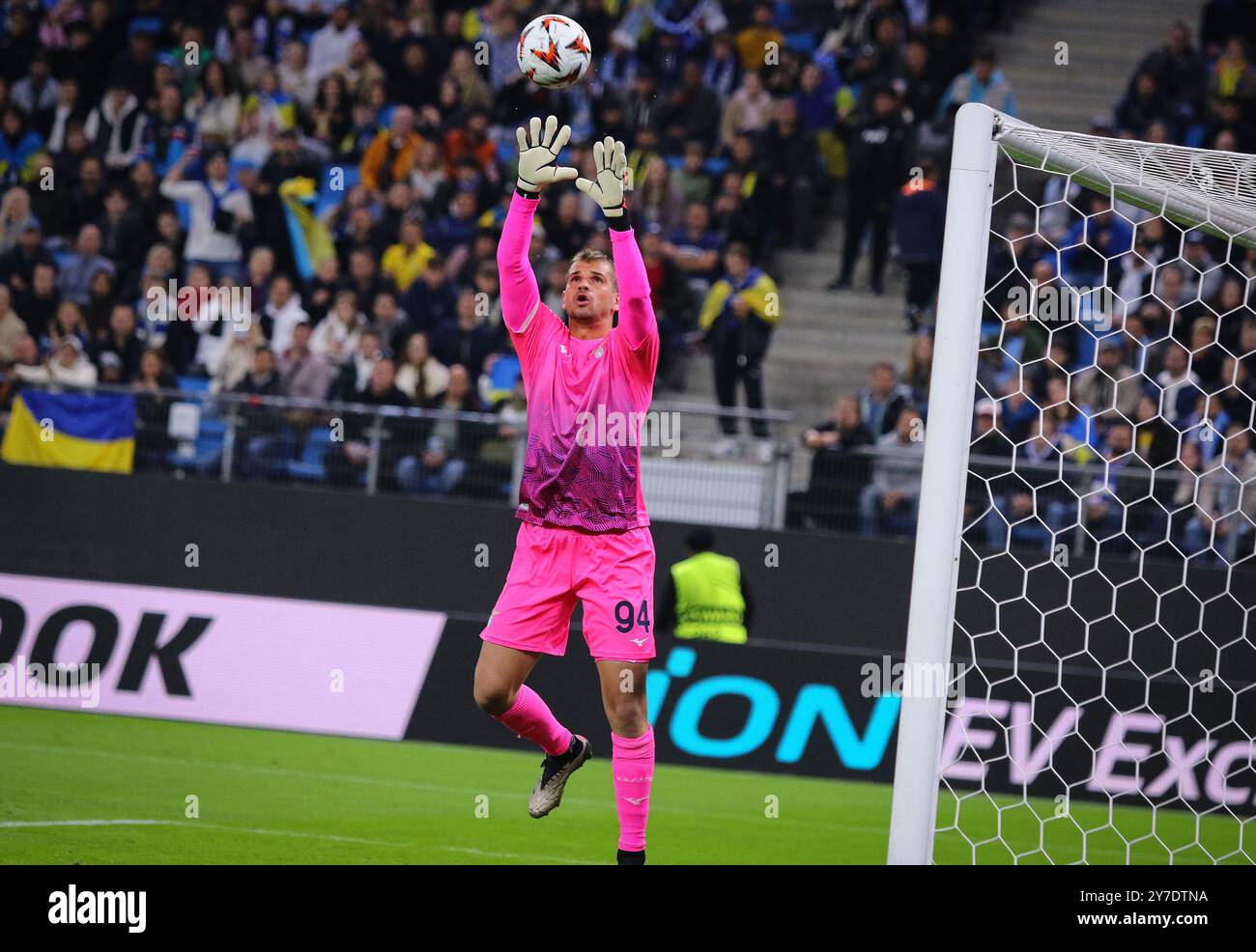 Amburgo, Germania - 25 settembre 2024: Portiere della Lazio Ivan Provedel in azione durante la partita di UEFA Europa League Dynamo Kiev contro Lazio al Volksparkstadion di Amburgo Foto Stock
