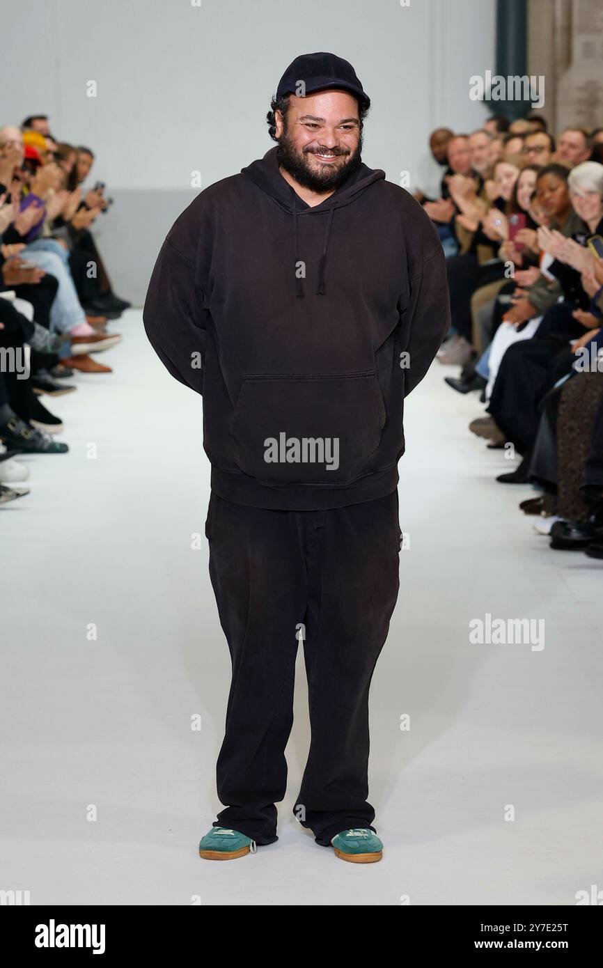 Parigi, Francia. 29 settembre 2024. DURAN LANTINK Runway Primavera/Estate 2025 durante la settimana della moda di Parigi del 2024 settembre - Parigi, Francia, 29/09/2024 credito: dpa/Alamy Live News Foto Stock