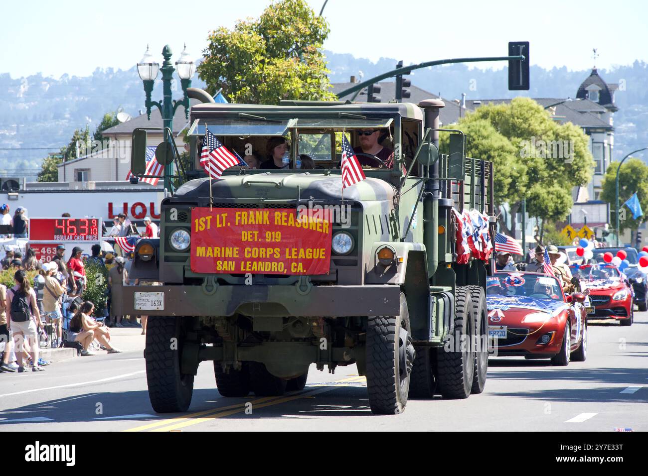 Alameda, CA - 4 luglio 2023: Partecipanti alla Parata del 4 luglio di Alameda, una delle più grandi e lunghe parate del giorno dell'indipendenza della nazione. Foto Stock