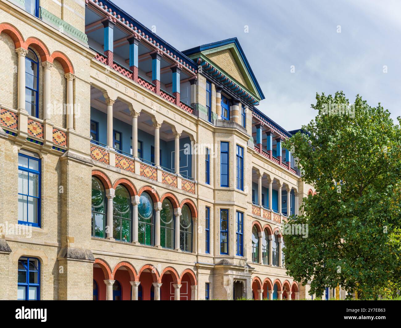 Judge Business School, Cambridge. Progettato in stile post-moderno dall'architetto John Outram Foto Stock