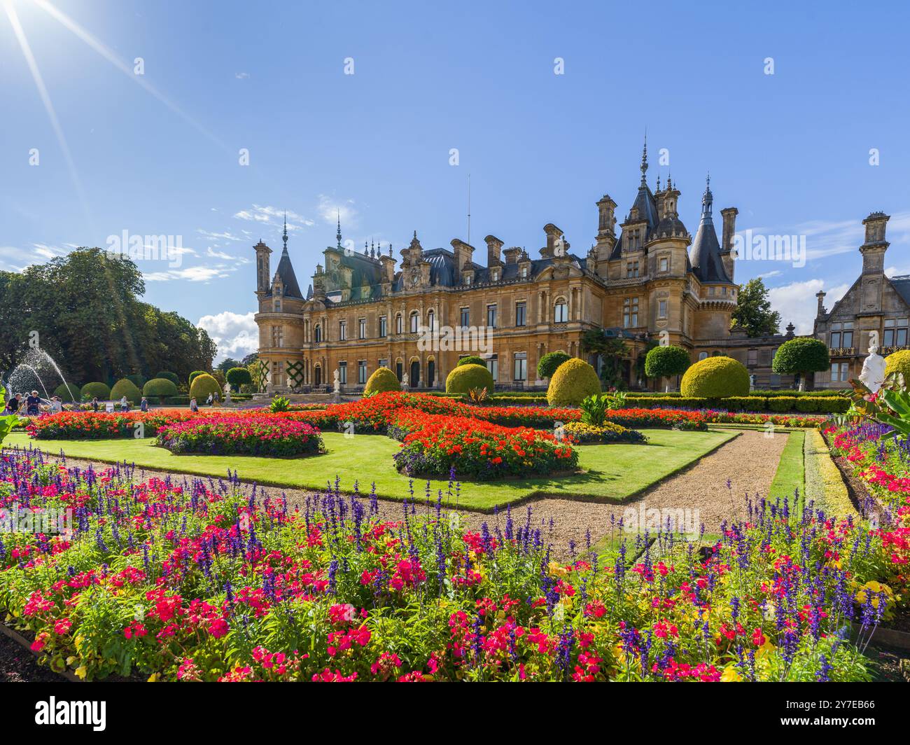 Waddesdon Manor è una casa di campagna nel villaggio di Waddesdon, nel Buckinghamshire. Di proprietà del National Trust e gestito dalla famiglia Rothschild Foto Stock