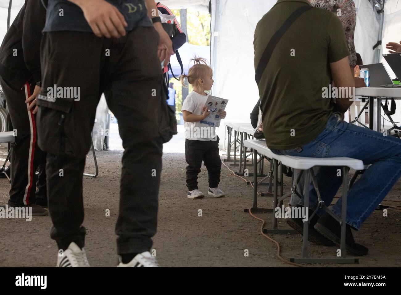 Ucraina. 29 settembre 2024. Evacuazione di civili da Pokrovsk, regione di Donetsk, Ucraina, 29 settembre 2024. Foto di Yevhen Titov/ABACAPRESS. COM credito: Abaca Press/Alamy Live News Foto Stock