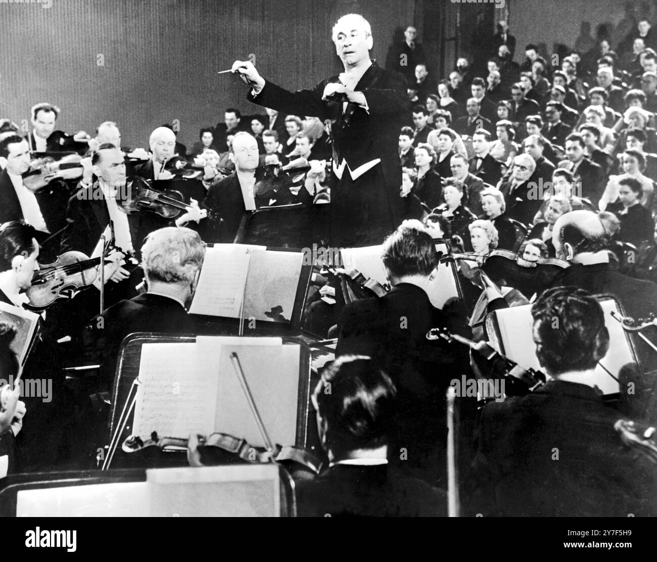 L'Orchestra Filarmonica Ceca, diretta da Karel Ancerl, direttore principale della Casa degli artisti di Praga. 13 agosto 1959. Foto Stock