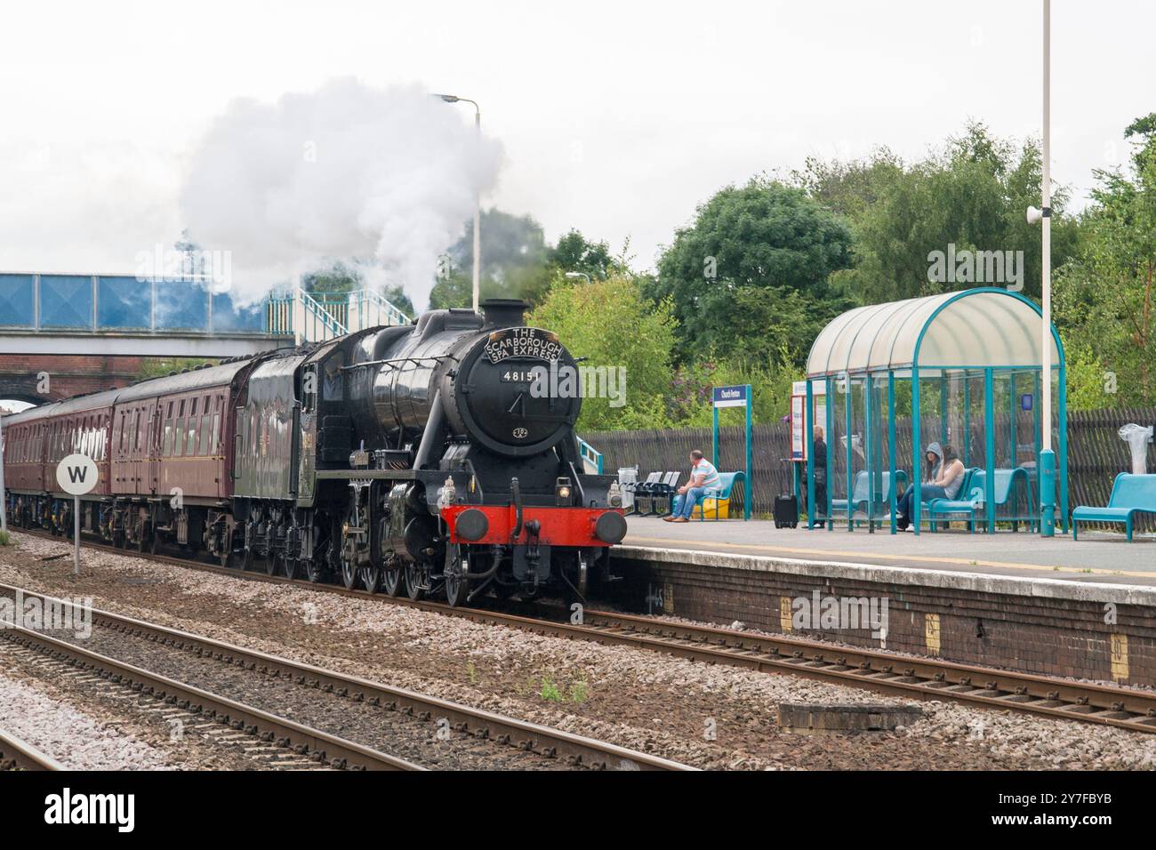 8F, 48151, con lo Scarborough Spa Express presso Church Fenton Foto Stock