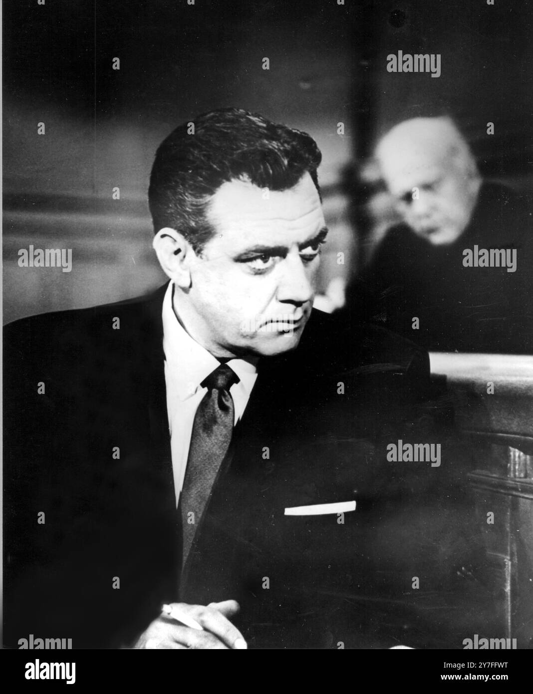 Raymond Burr nel suo ruolo di avvocato televisivo "Perry Mason" 1965 Foto Stock