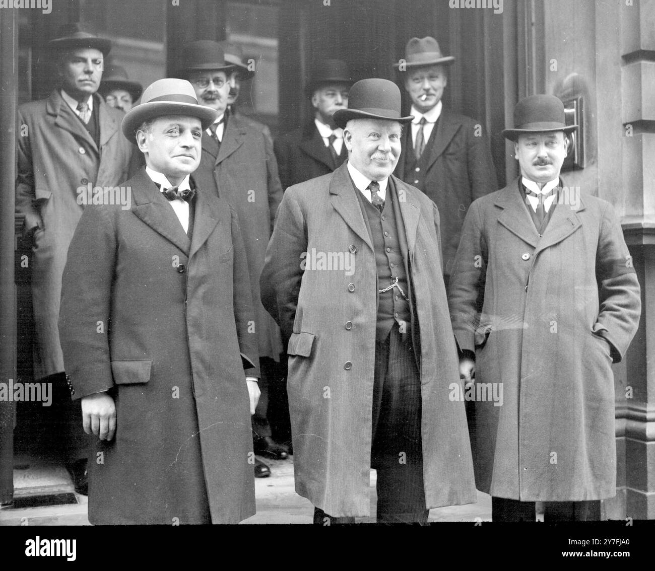 Sig. S Gluckstein (Cons), sig. G P Murfitt (candidato liberale) e sig. J P Gardner (laburista) all'Hammersmith per elezione. 28 maggio 1926 Foto Stock