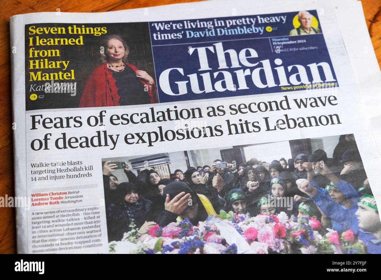 "I timori di un'escalation mentre la seconda ondata di esplosioni mortali colpisce il Libano" titolo del quotidiano Guardian 19 settembre 2024 Londra Regno Unito Foto Stock