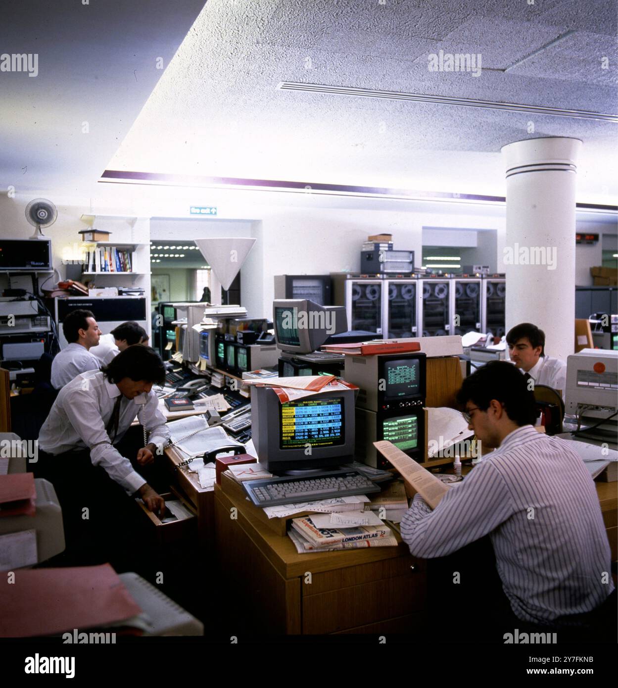 Una piattaforma di trading del mercato monetario a Londra. (Scrimgeour e Vickers & Co. - Parte di Citicorp) Foto Stock