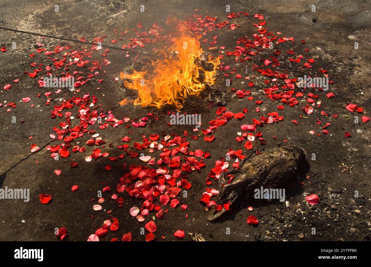 I pellegrini vengono al tempio di San Simon per adorare. Foto Stock