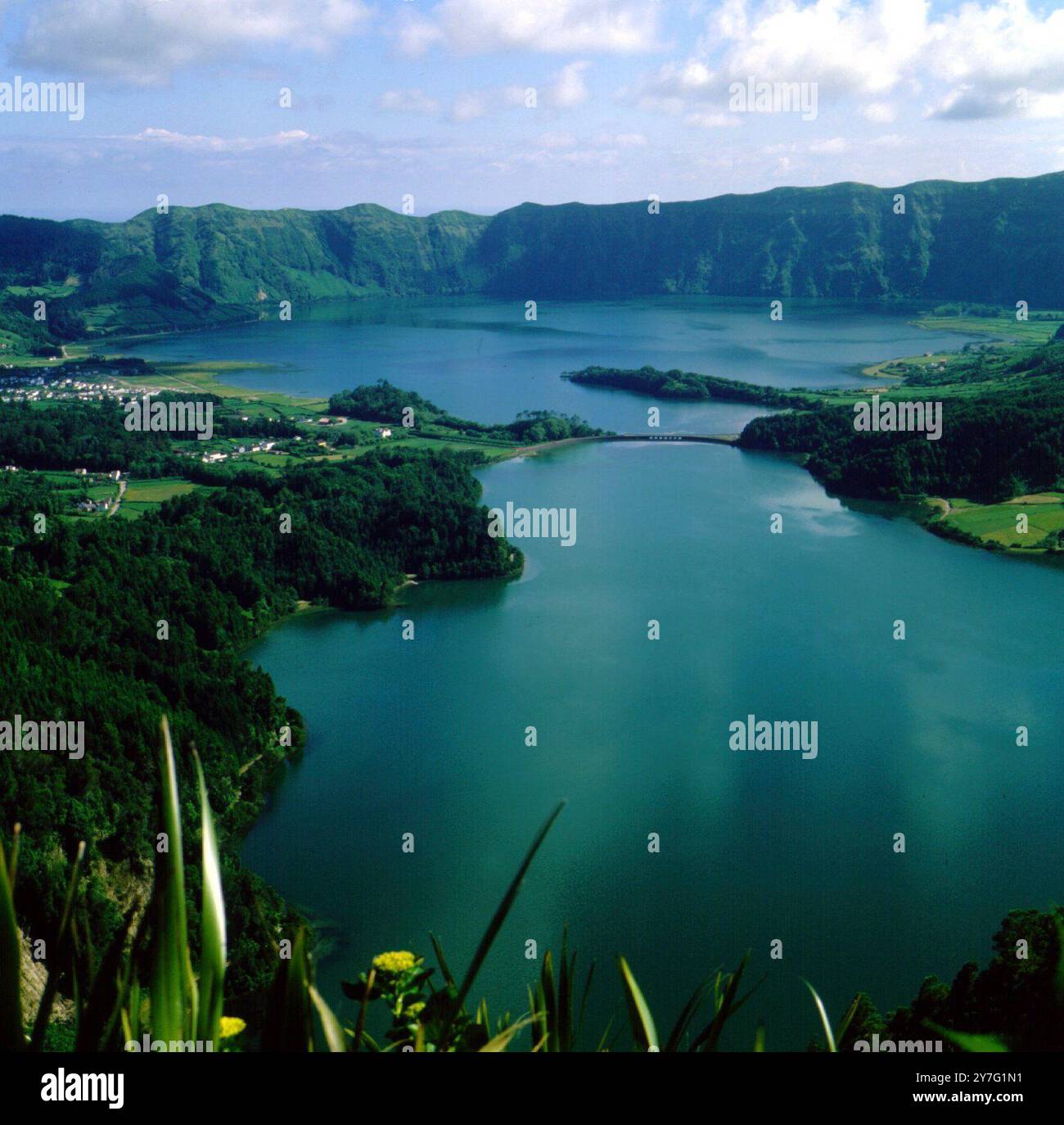 Azzorre, isola di Sao Miguel, lago vulcanico Caldeira das Sete Cidades Foto Stock