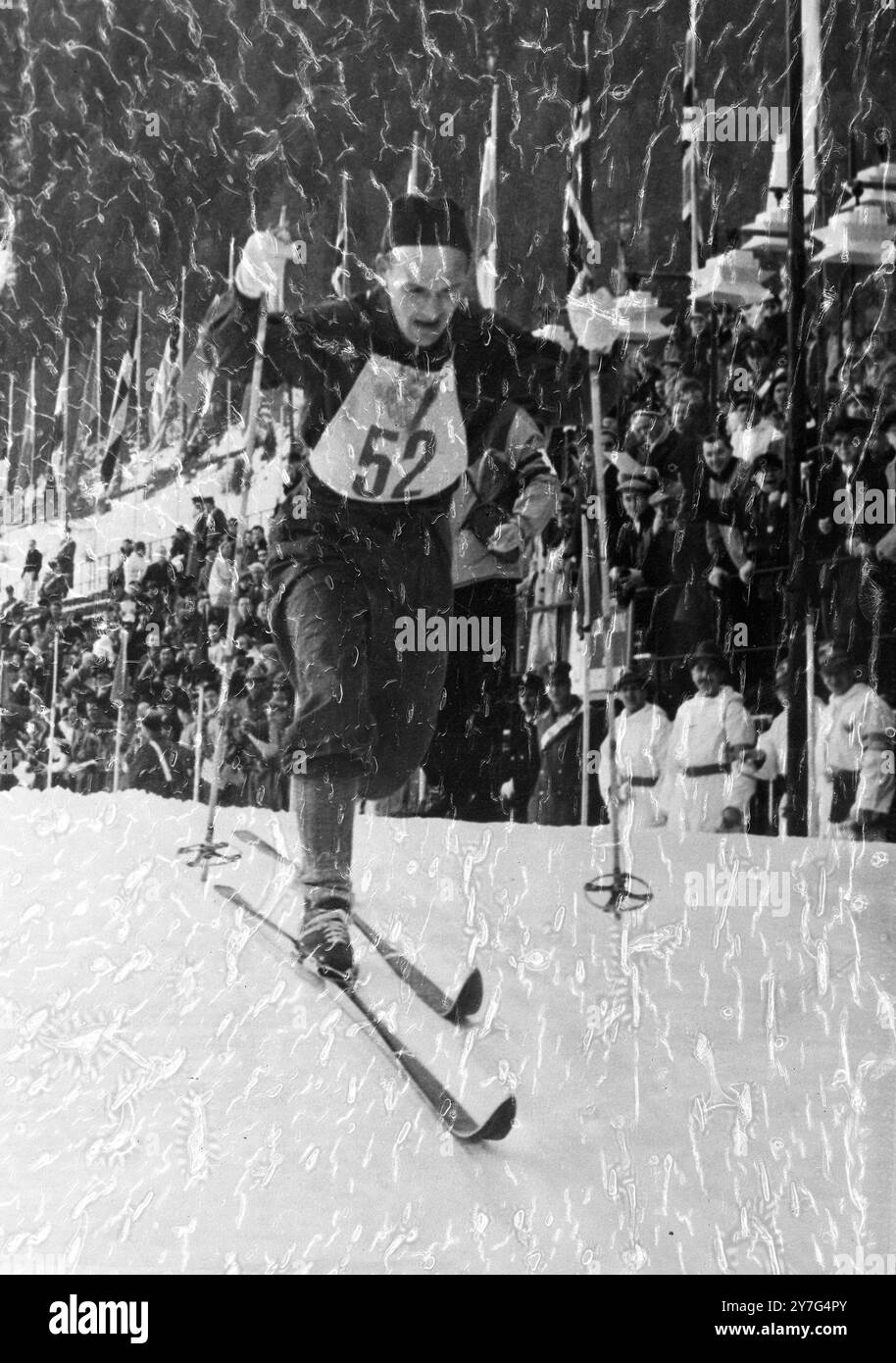 Lo sciatore russo Ljubovi Kozyreva inizia con la gara di sci di fondo di Cortina, lunga 100 chilometri. La ragazza russa ha vinto l'evento e la prima medaglia d'oro della Russia. Foto Stock