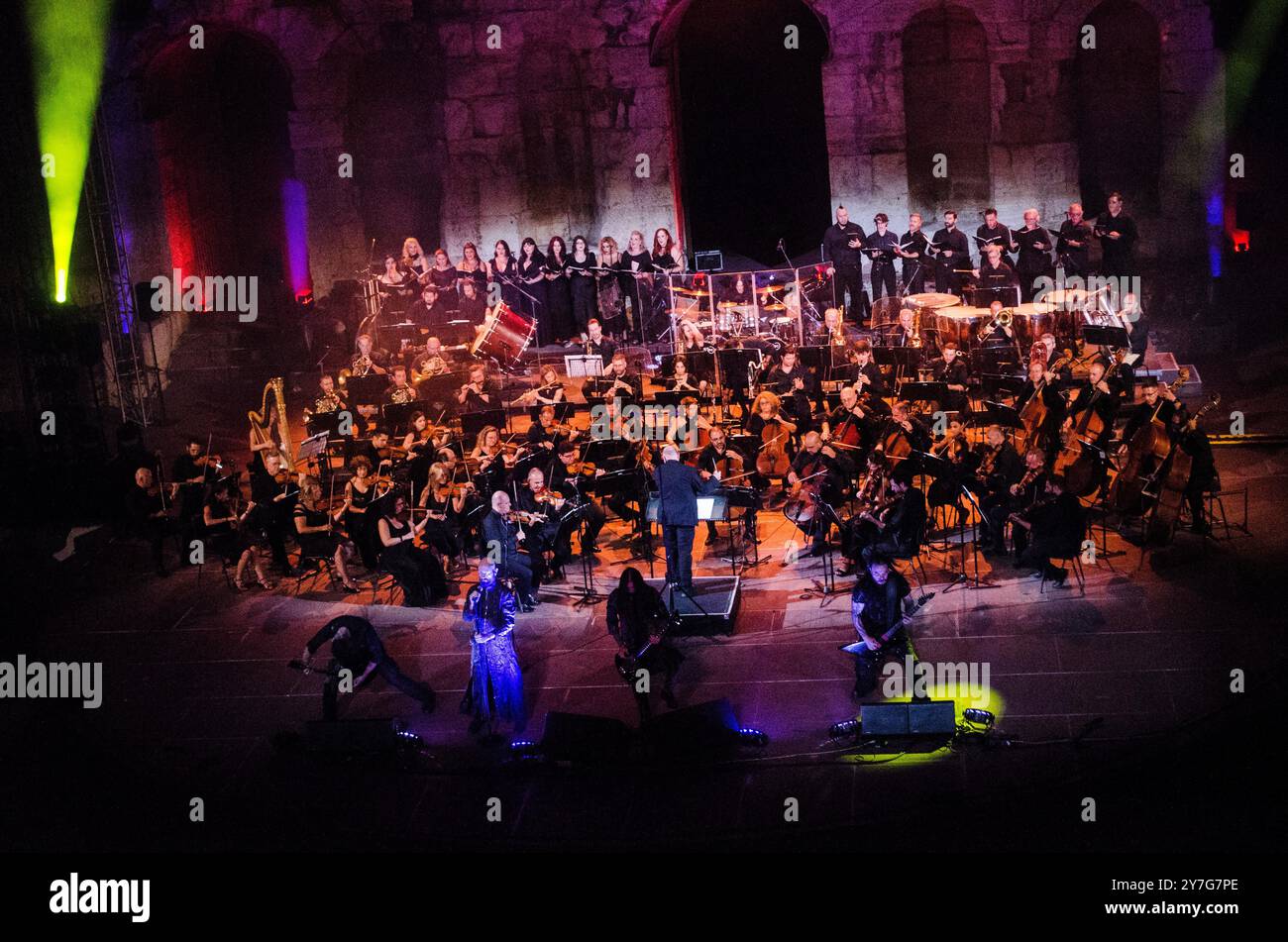 Septicflesh si esibisce con l'Orchestra di Stato di Atene all'Odeon di Erode Attico, Atene / Grecia, settembre 2024 Foto Stock