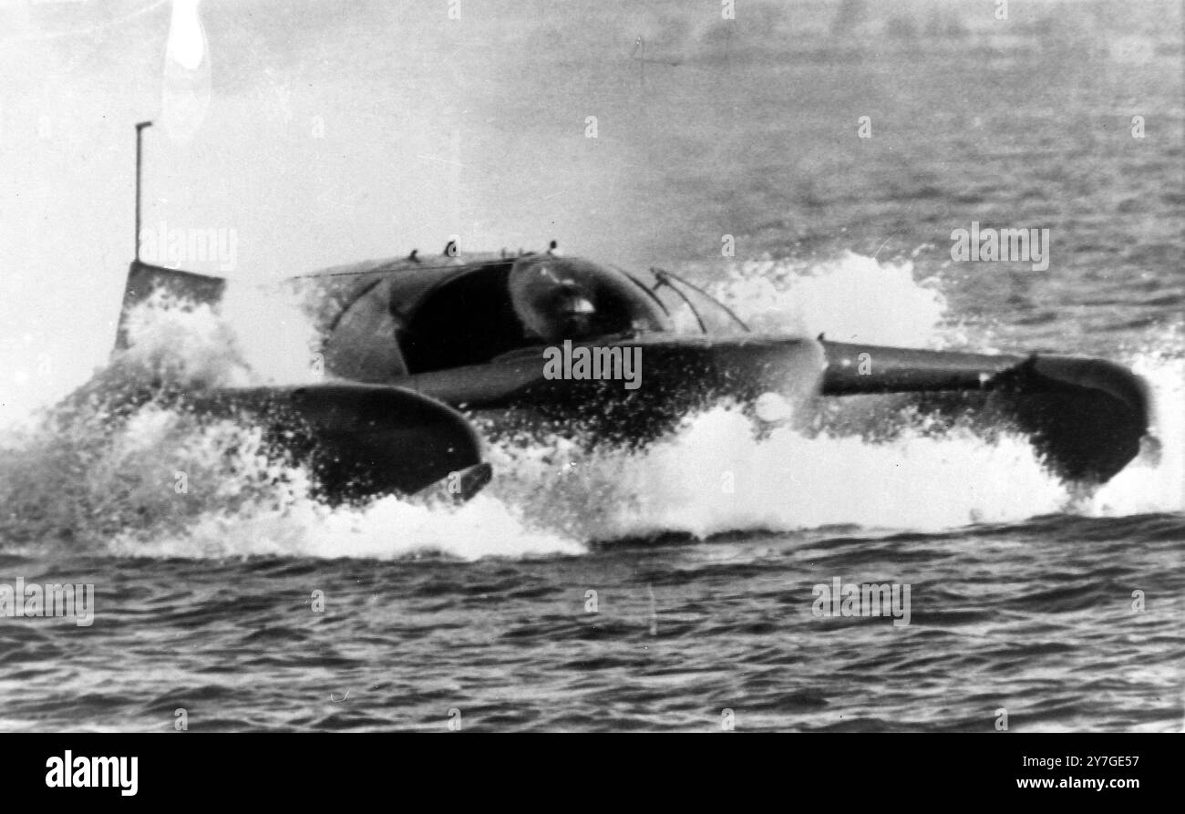 SPEED CAMPBELL 1ST RUN HYDRO-PLANE BLUEBIRD LAKE BONNEY; 14 NOVEMBRE 1964 Foto Stock