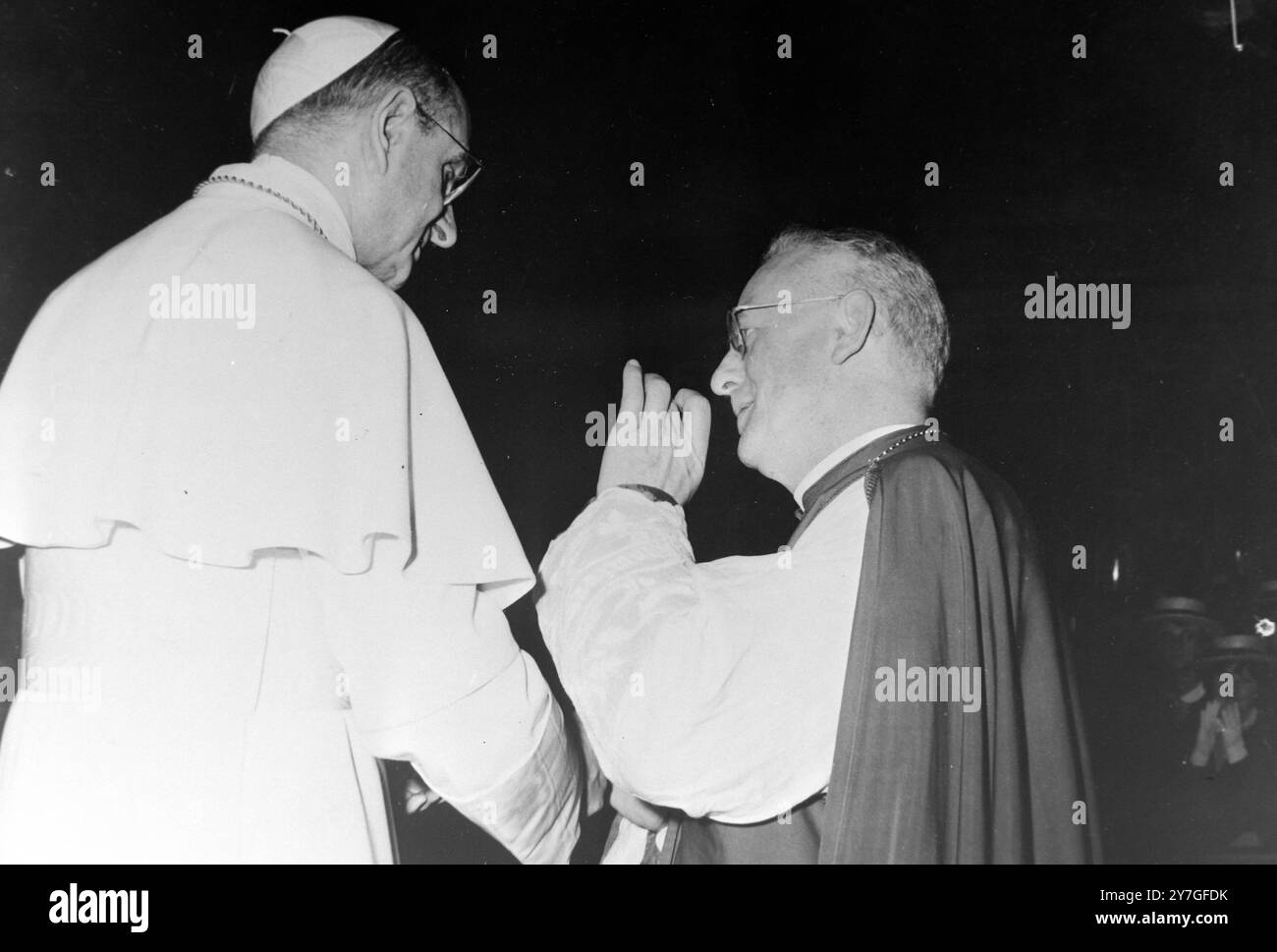 ARCIVESCOVO DI WESTMINSTER JOHN CARMEL HEENAN CON PAPA PAOLO VI IN CITTÀ DEL VATICANO / ; 12 NOVEMBRE 1964 Foto Stock