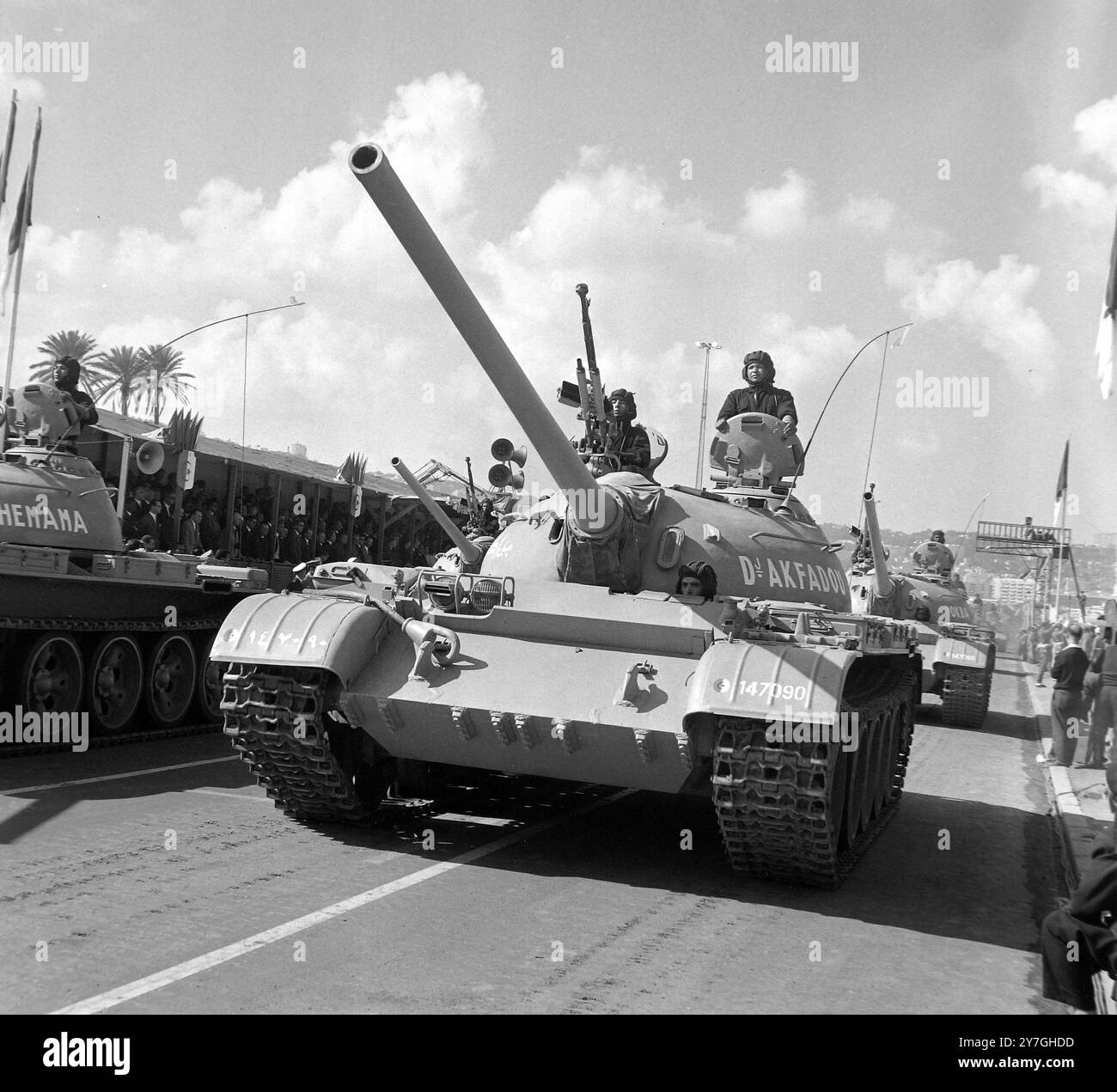 RIVOLUZIONE ALGERINA 10° ANNIVERSARIO PARATA MILITARE AD ALGERI ; 3 NOVEMBRE 1964 Foto Stock