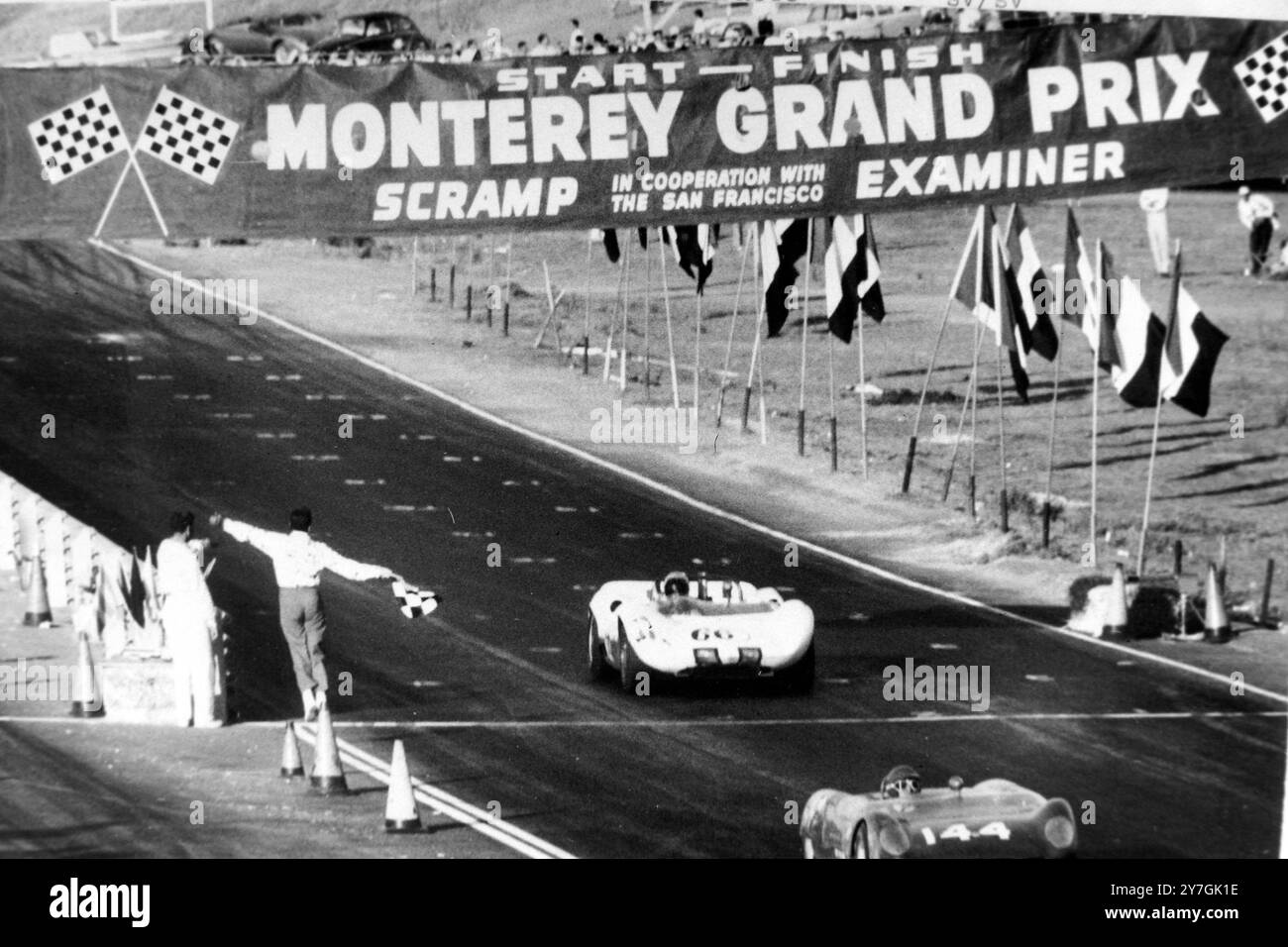 L'AUTO A MOTORE MONTEREY GRAND PRIX ROGER PENSKE ALLA GUIDA DI HILLS CHAPARRAL HA VINTO; 26 OTTOBRE 1964 Foto Stock