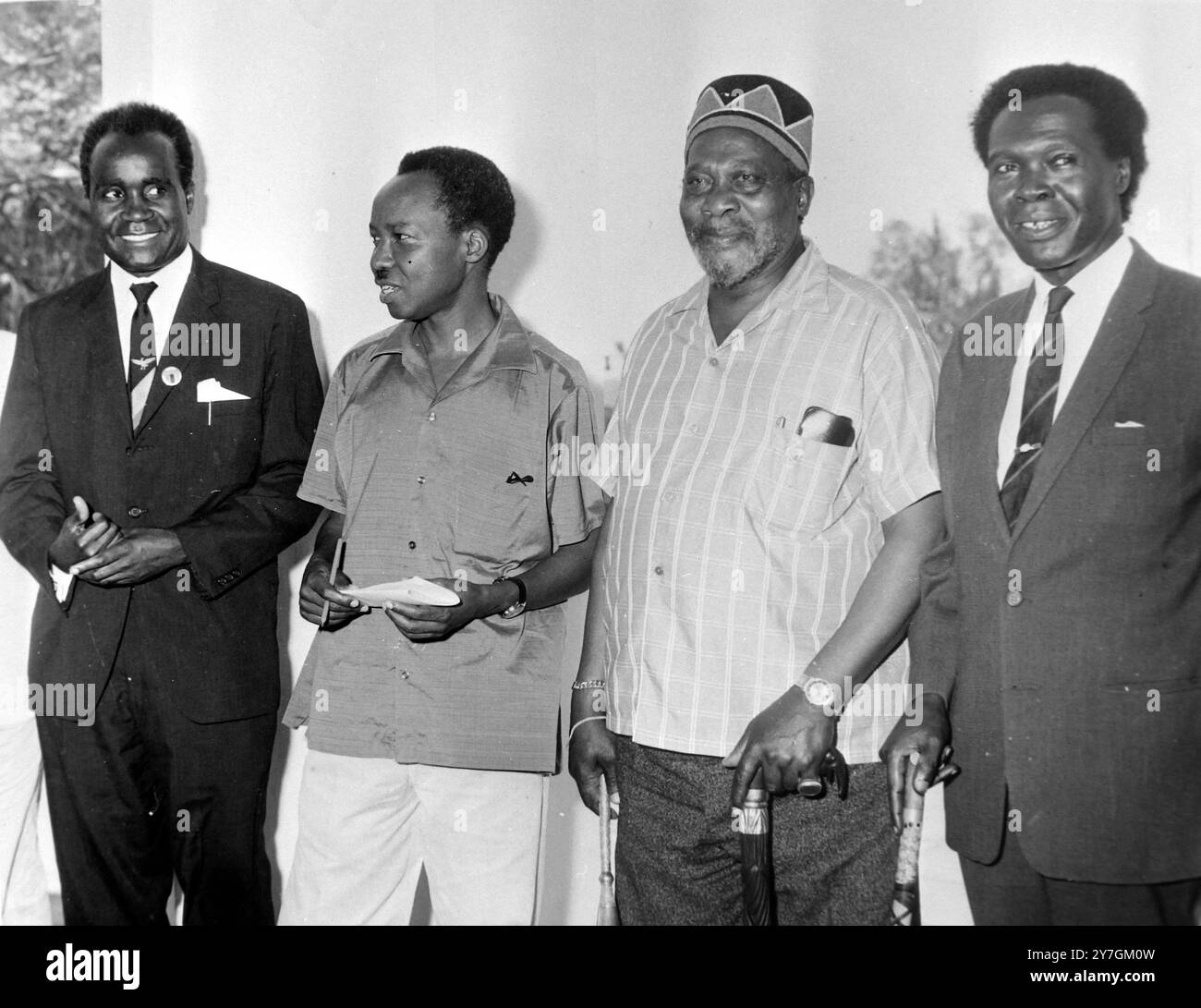 JOMO KENYATTA, LEADER KENIOTA PREMIER AFRICANO, A NAIROBI BIG FOUR, HA INCONTRATO KENNETH KAUNDA, JULIUS NYERERE E MILTON OBOTE / ; 17 OTTOBRE 1964 Foto Stock