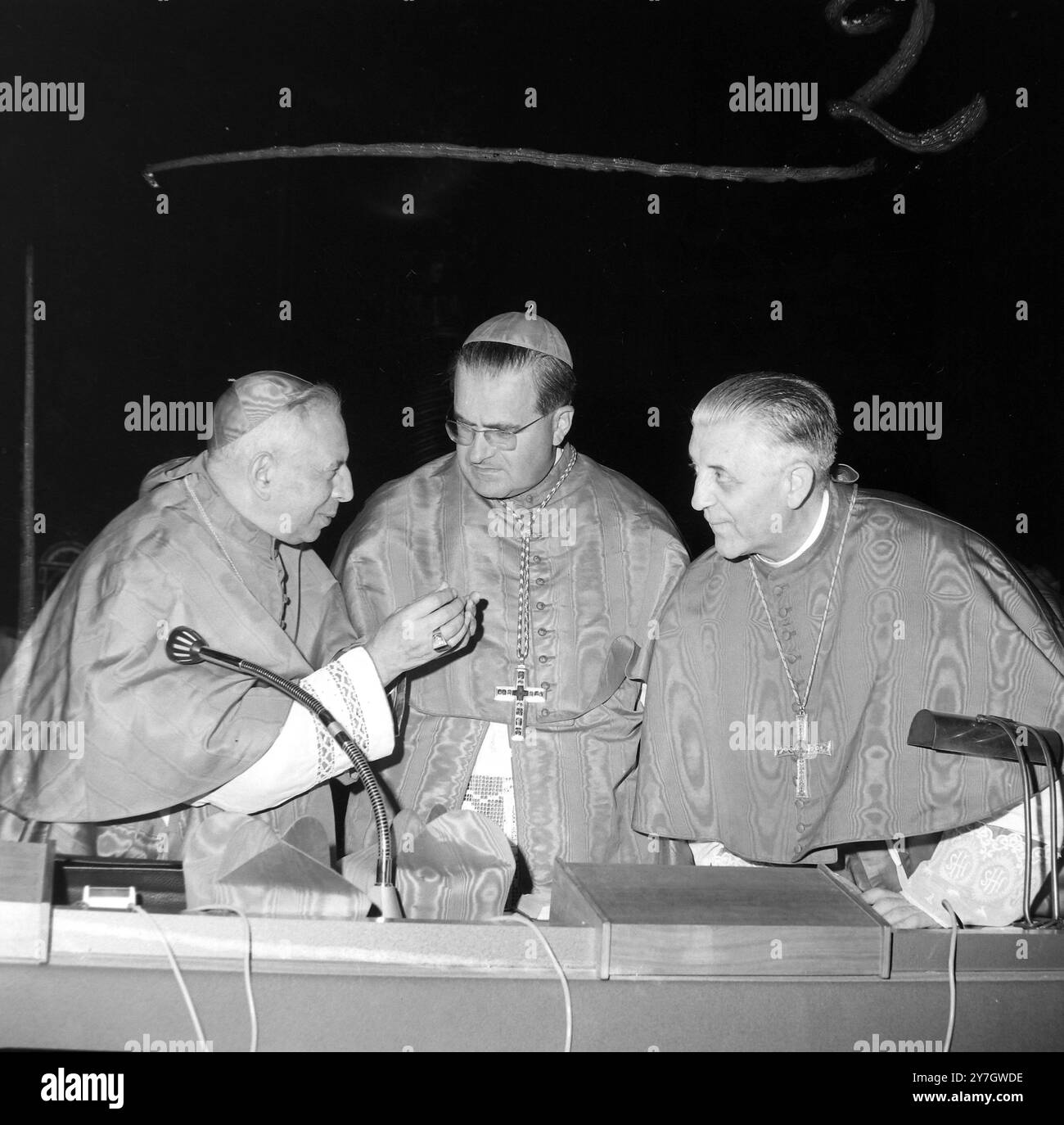 CARDINALE JULIUS DOEPNER, CARDINALE LEO SUENENS E GIACOMO LERCARO IN VATICANO / ; 17 SETTEMBRE 1964 Foto Stock
