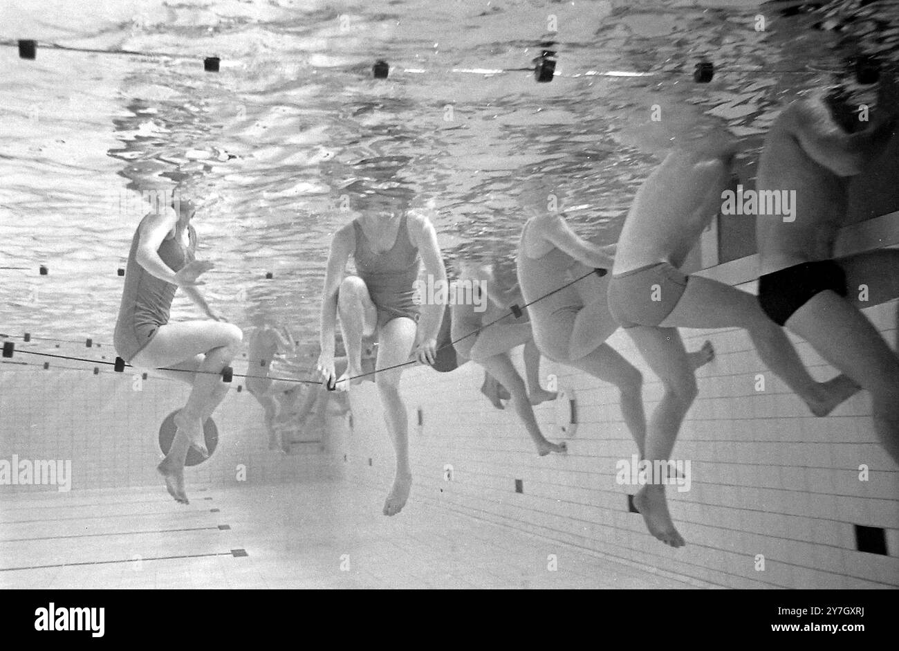 SQUADRA OLIMPICA BRITANNICA IN AZIONE A LONDRA; 11 SETTEMBRE 1964 Foto Stock