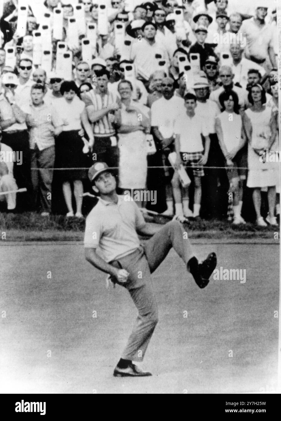 GOLF CARLING APRE BOBBY NICHOLLS GROANS COME MISSES PUTT A BIRMINGHAM, MICHIGAN; 31 AGOSTO 1964 Foto Stock