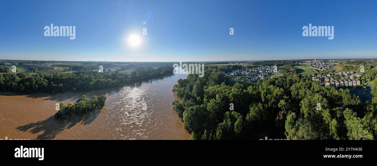 Fiume Catawba gonfio a Rock Hill, South Carolina, dopo l'uragano Helene Foto Stock