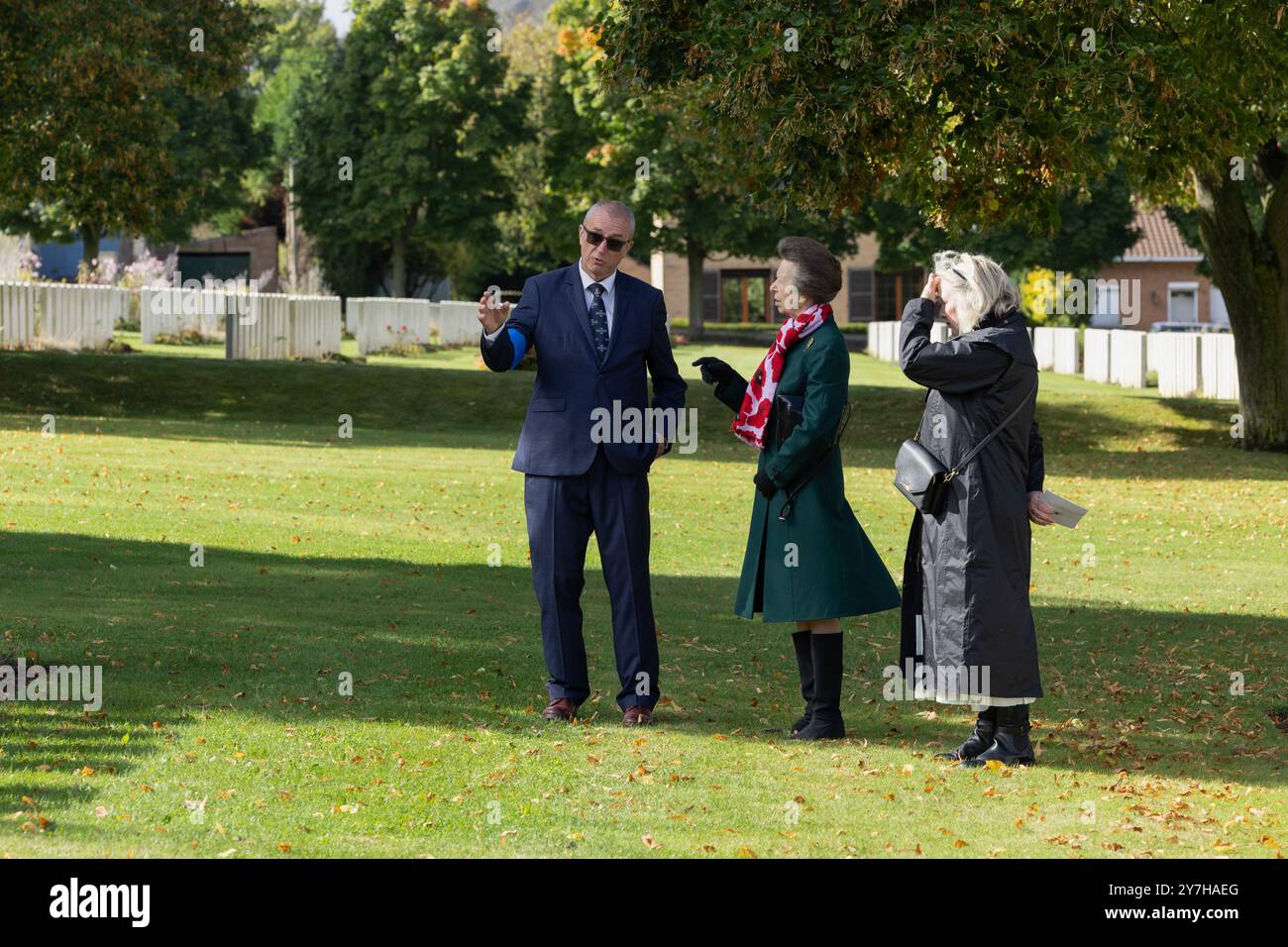Loos-en-Gohelle, Francia. HRH The Princess Royal inaugurando il cimitero britannico di Loos con alti funzionari della Commonwealth War Graves Commission. Foto Stock