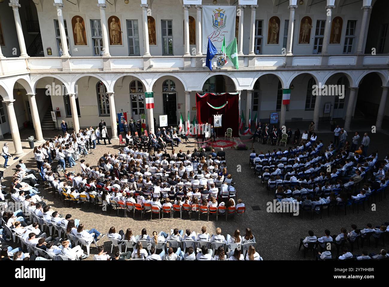 Gorla minore va Giuseppe Valditara dell'Educazione visita il Collegio rotondi per celebrare il 425° anniversario della sua fondazione. Nella foto: Giuseppe Valditara dell'Educazione visita il Collegio rotondi Foto Stock