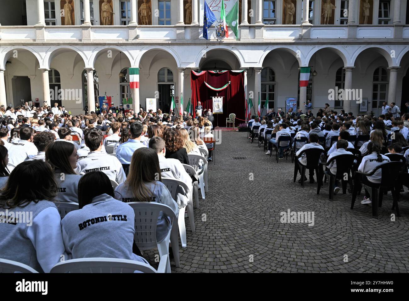 Gorla minore va Giuseppe Valditara dell'Educazione visita il Collegio rotondi per celebrare il 425° anniversario della sua fondazione. Nella foto: Giuseppe Valditara dell'Educazione visita il Collegio rotondi Foto Stock