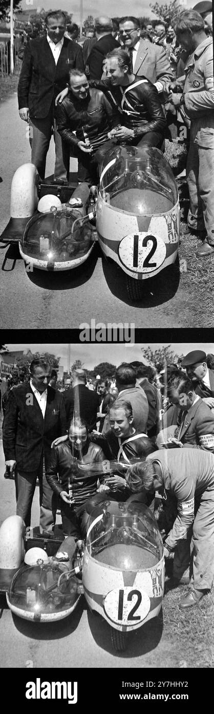 HORNER E IN UNA GARA SIDECAR CON MAX DEUBEL SULL'ISOLA DI MAN / ; 8 GIUGNO 1964 Foto Stock