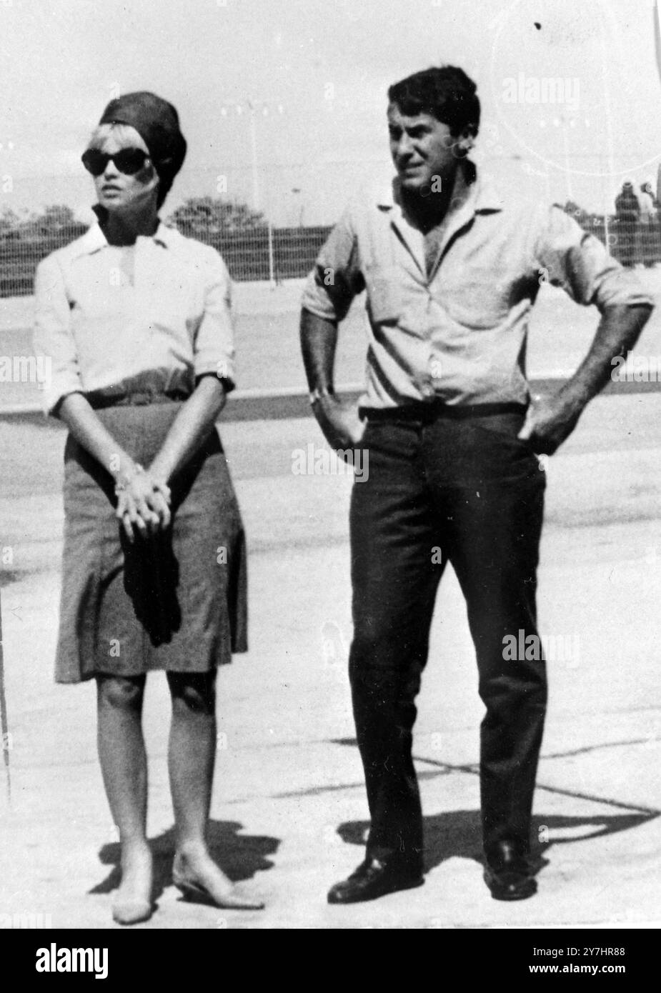 ATTRICE BRIGITTE BARDOT ALL'AEROPORTO DI LISBONA / ; 30 APRILE 1964 Foto Stock