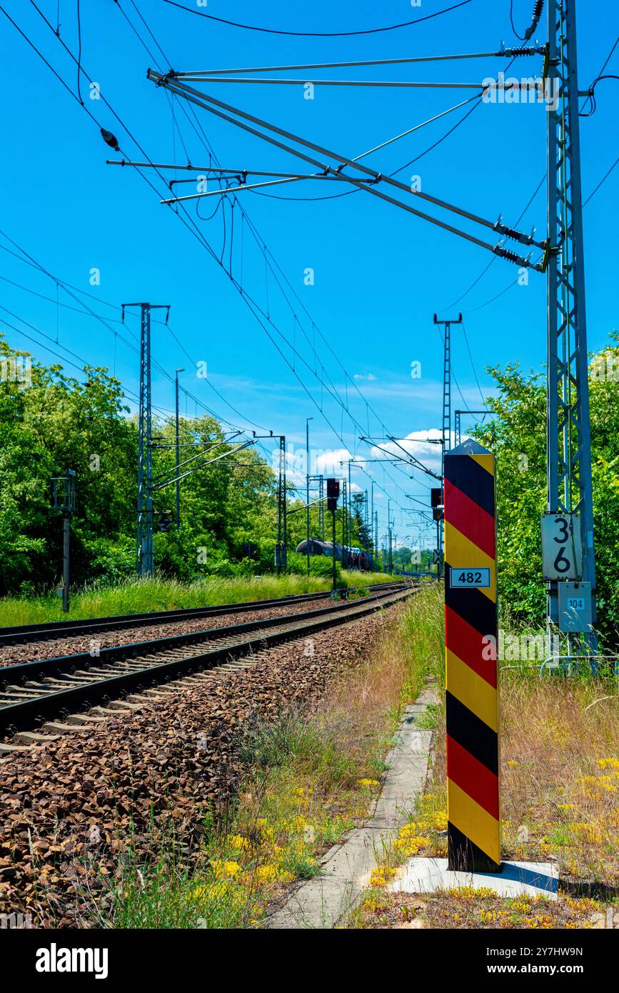 Il passaggio del confine ferroviario internazionale tra la Germania e la Polonia è un'importante infrastruttura per il trasporto di persone e merci tra Varsavia/Varsavia e Berlino. Francoforte, Oder, Germania. Frankfurt Oder Bardaune 1 Brandeburgo Germania Copyright: XGuidoxKoppesxPhotox Foto Stock