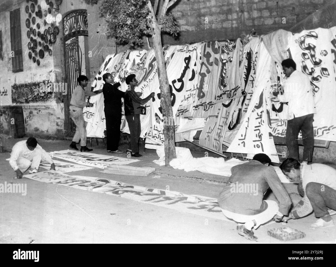 PARTITO ELETTORALE PROPOGANDA MANIFESTI PER LE ELEZIONI GENERALI AL CAIRO; 16 MARZO 1964 Foto Stock