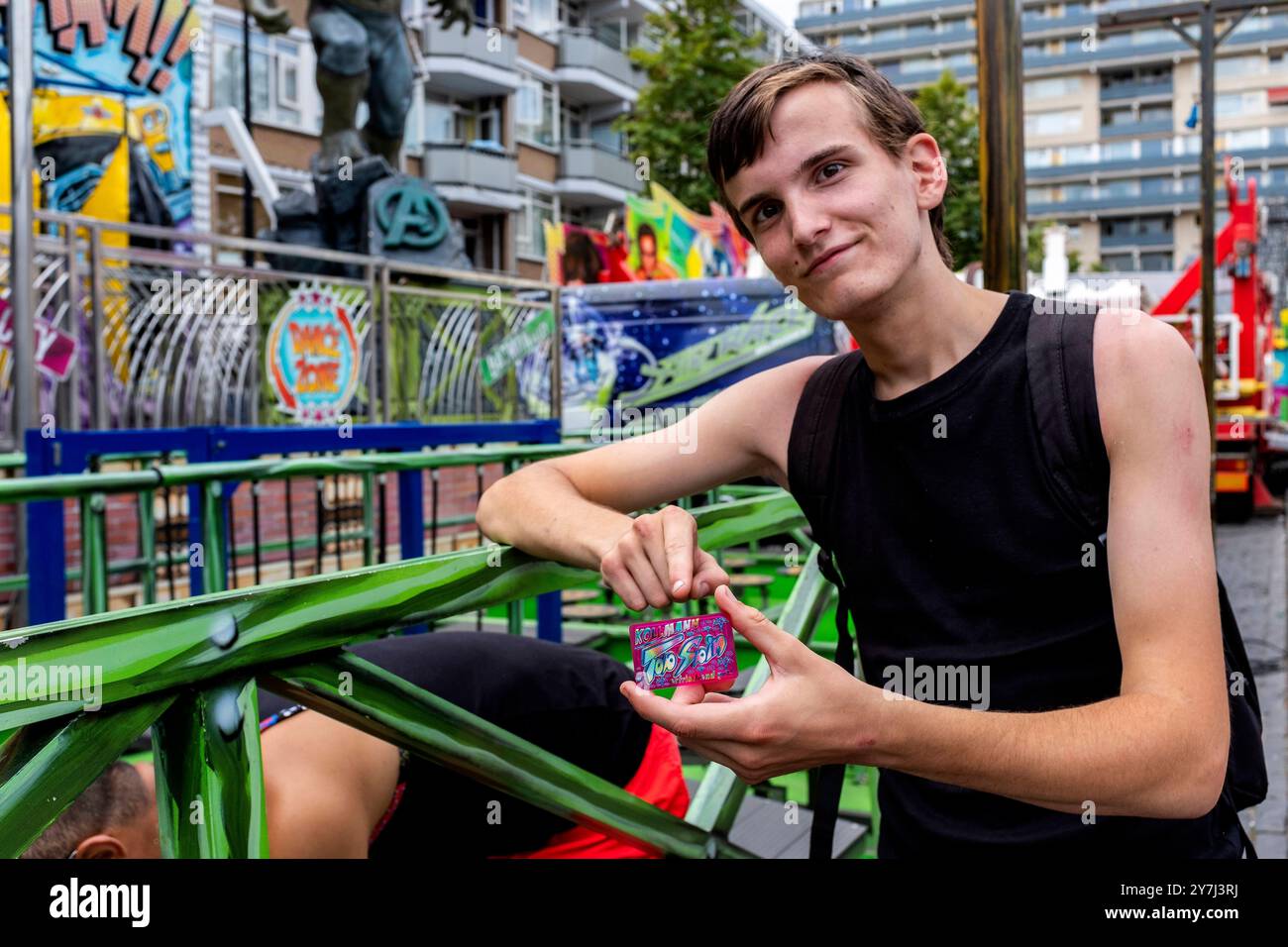 La costruzione del Carnevale di Tilburg iniziò la costruzione annuale del Carnevale di Tilburg. I fan e i visitatori abituali vengono sempre a vedere i prozi, mentre raccolgono biglietti speciali e oggetti da collezione. Tilburg, Paesi Bassi. MRYES Tilburg Paleisring Noord-Brabant Nederland Copyright: XGuidoxKoppesxPhotox Foto Stock