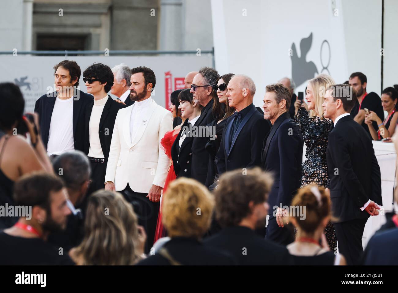 Il cast partecipa al Red carpet per la prima di Beetlejuice Beetlejuice durante la 81a Mostra Internazionale d'Arte cinematografica di Venezia al Palazzo del Cinema di Lido di Venezia, Italia, il 28 agosto 2024 (foto di Alessandro Bremec/NurPhoto).0 Foto Stock