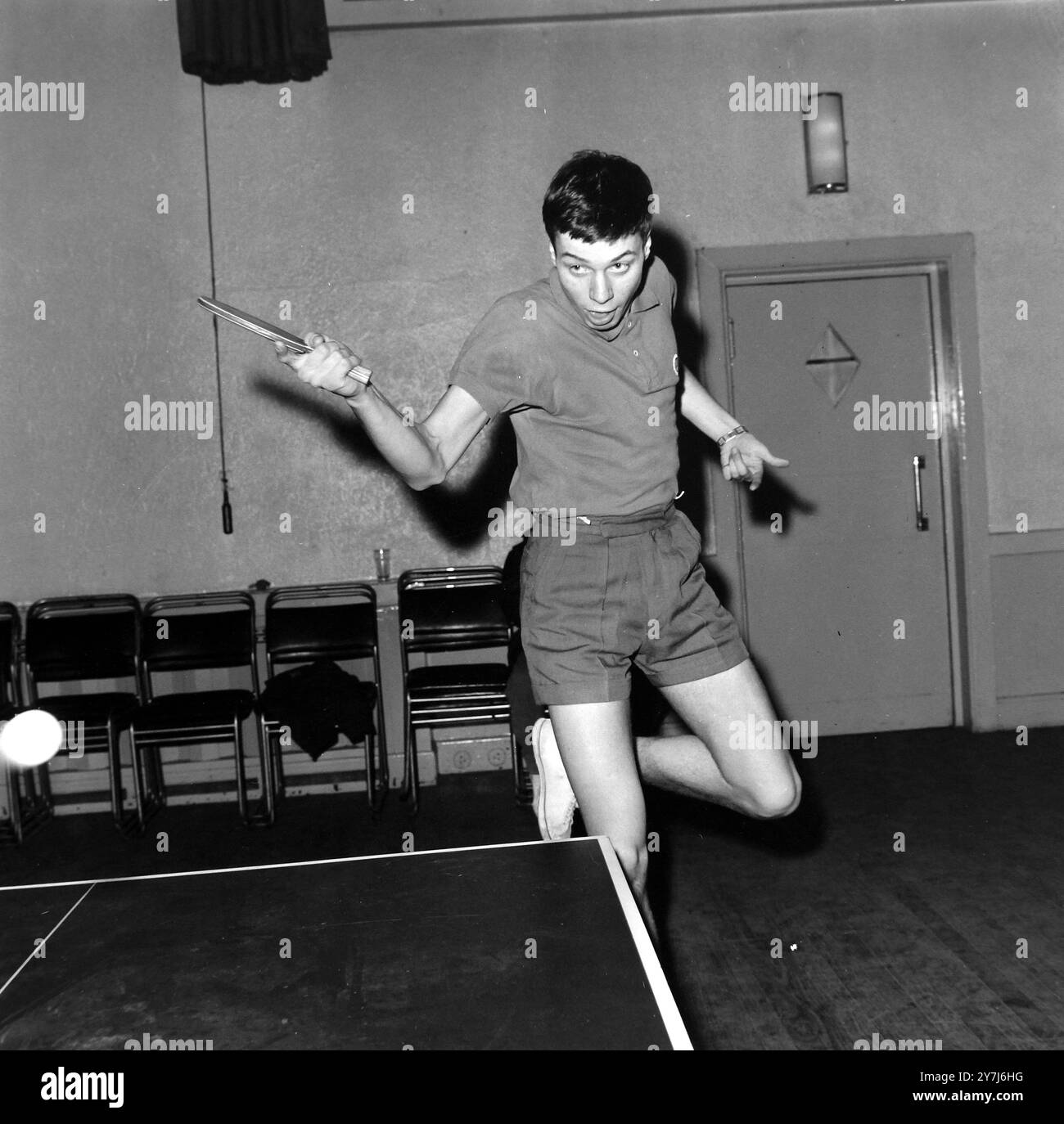 CAMPIONATO INGLESE DI TENNIS DA TAVOLO APERTO A LONDRA - KARL JOHANSSON PRACTICES / ; 27 FEBBRAIO 1964 Foto Stock