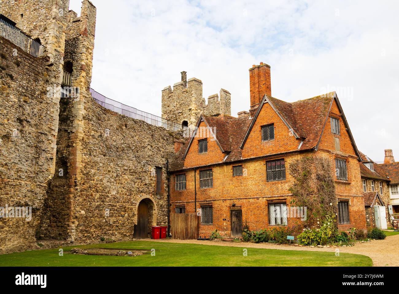 Cortile interno e sala operatoria, castello di Framlingham, Suffolk, Inghilterra Foto Stock