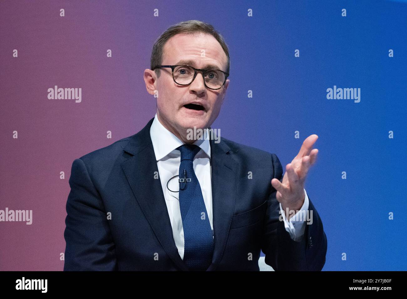Birmingham, Regno Unito. 30 settembre 2024. Tom Tugendhat Leadership Candidate Birmingham UK, si rivolge ai delegati il 2° giorno della conferenza . Il Partito Conservatore si riunisce a Birmingham, presso l'International Convention Centre, ICC, per la sua conferenza autunnale. Birmingham Regno Unito. Foto: Garyroberts/worldwidefeatures.com credito: GaryRobertsphotography/Alamy Live News Foto Stock