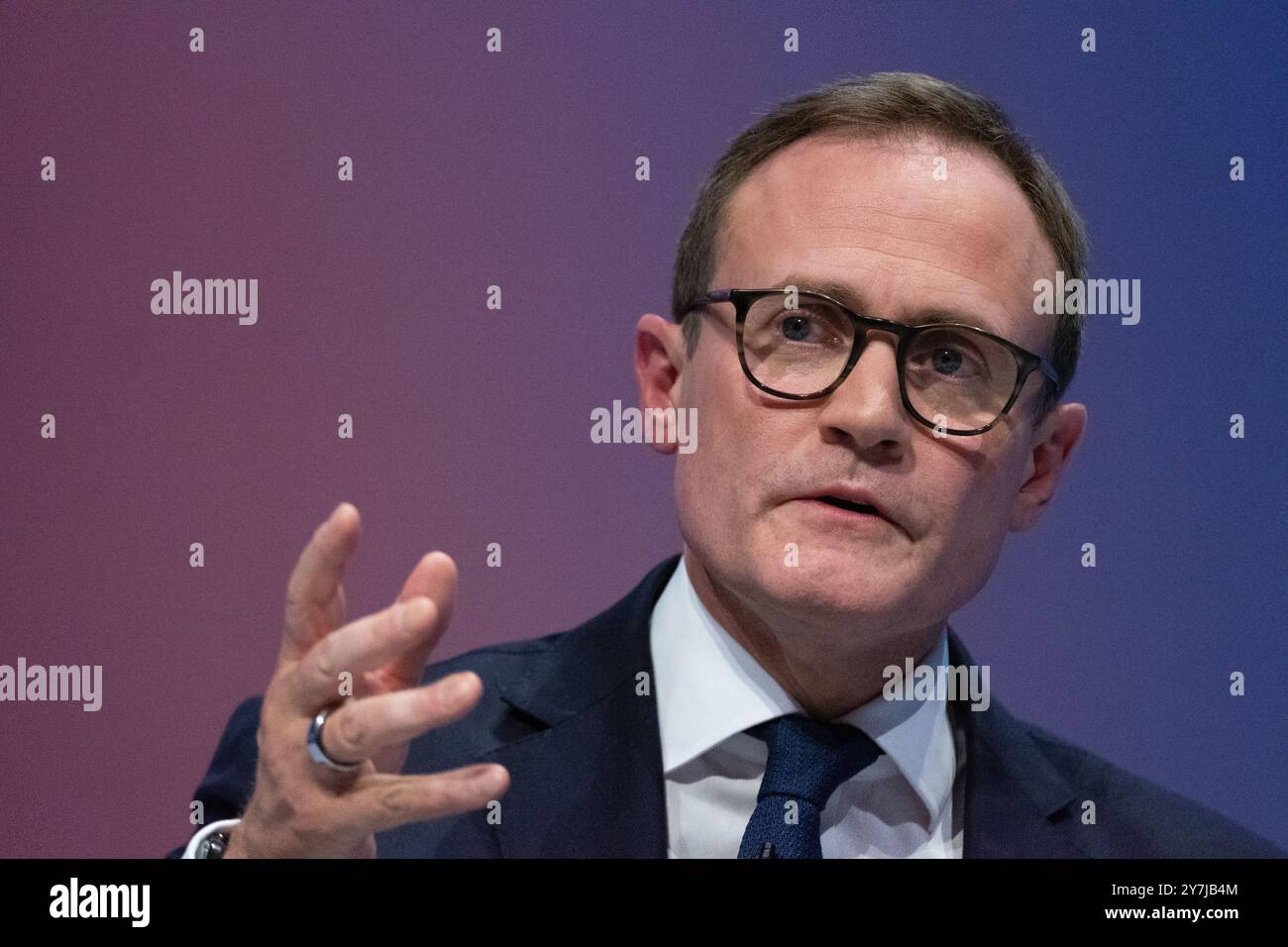 Birmingham, Regno Unito. 30 settembre 2024. Tom Tugendhat Leadership Candidate Birmingham UK, si rivolge ai delegati il 2° giorno della conferenza . Il Partito Conservatore si riunisce a Birmingham, presso l'International Convention Centre, ICC, per la sua conferenza autunnale. Birmingham Regno Unito. Foto: Garyroberts/worldwidefeatures.com credito: GaryRobertsphotography/Alamy Live News Foto Stock