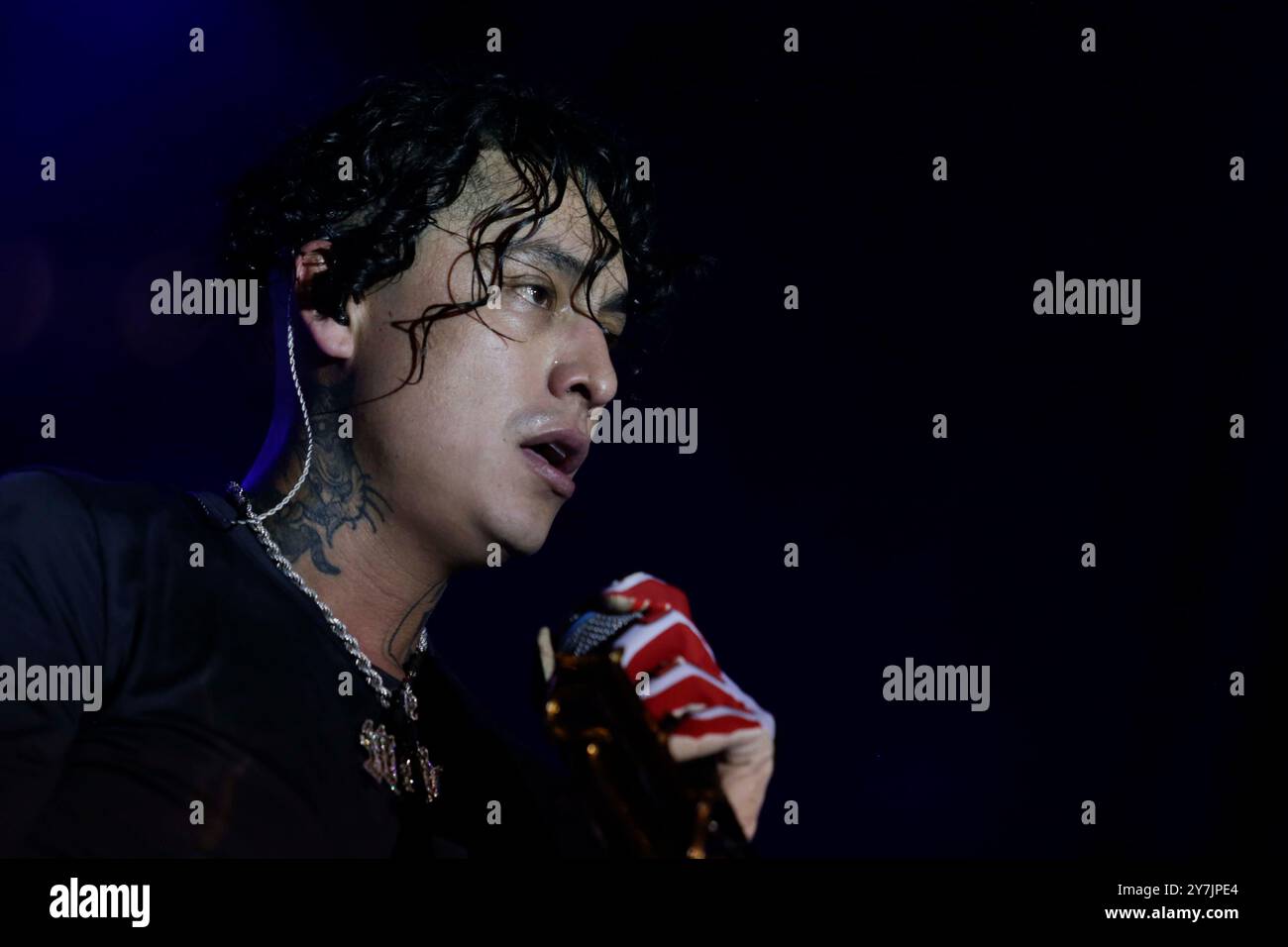 Città del Messico, Messico. 29 settembre 2024. ALEMAN, rapper e compositore messicano, si è esibito in un evento gratuito al Monumento a la Revolución come parte del festival "Hasta Siempre Presidente" per salutare il presidente ANDRES MANUEL LOPEZ OBRADORES, con una capacità di circa 55.000 persone all'evento. Crediti: Luis e Salgado/Alamy Live News Foto Stock