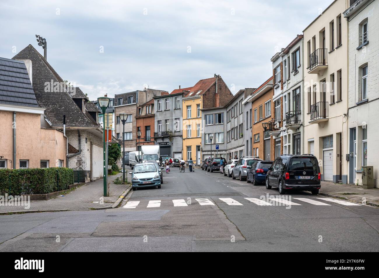 domenica senza auto con persone su strade principalmente vuote a Koekelberg, Bruxelles, Belgio, 22 settembre 2024 Foto Stock