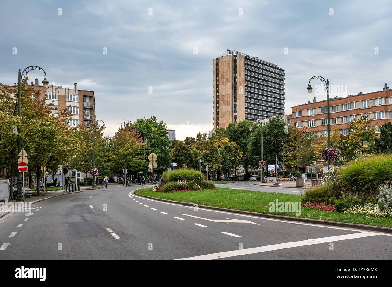 domenica senza auto con persone su strade principalmente vuote a Koekelberg, Bruxelles, Belgio, 22 settembre 2024 Foto Stock